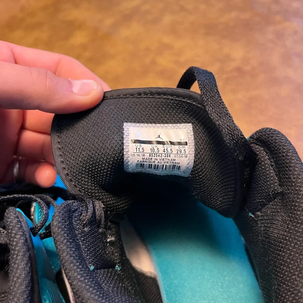 2018 Air Jordan 1 Mid SE 'South Beach' size 11.5 - Picture 8 of 10